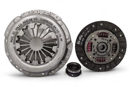 Valeo Clutch Kit (Disc+Pressure Plate+Bearing) AV145268