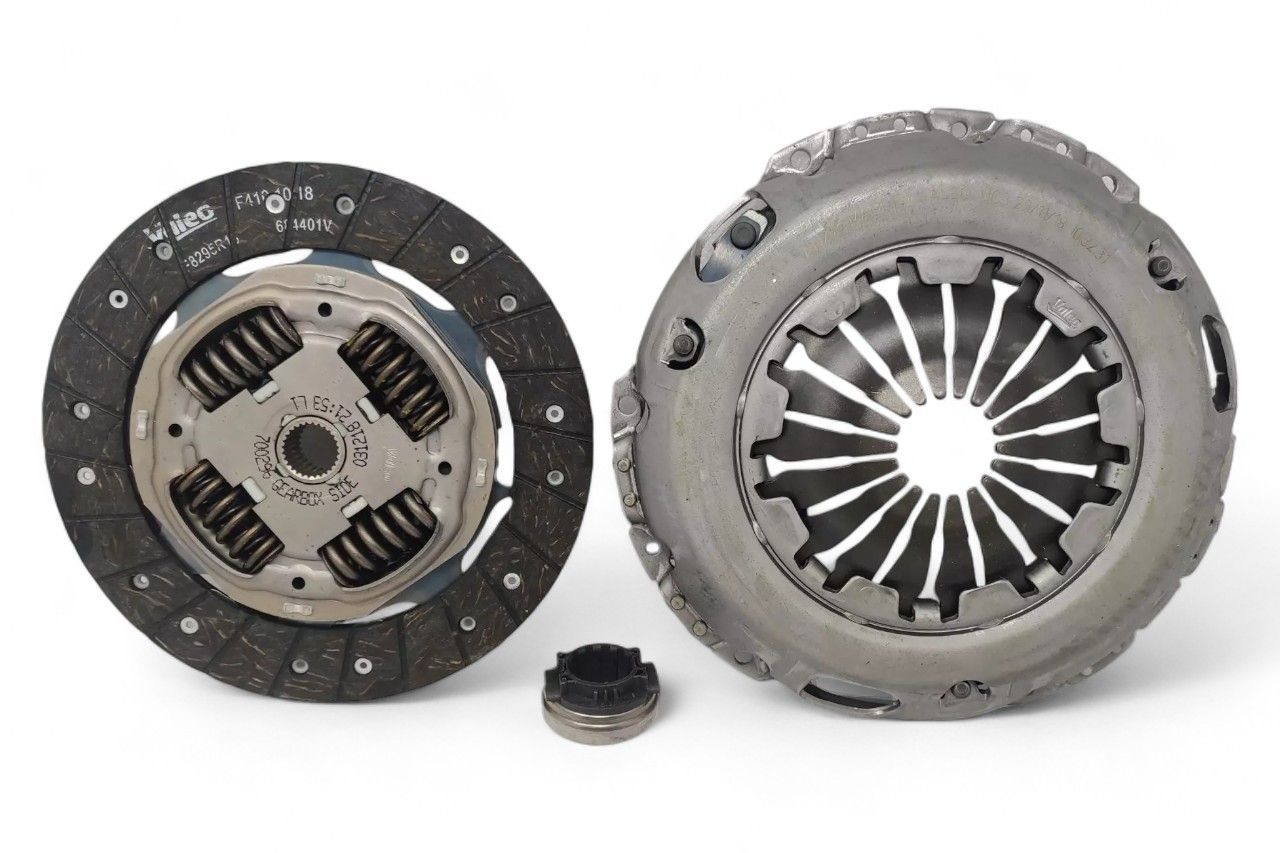 Valeo Clutch Kit (Disc+Pressure Plate+Bearing) AV304313