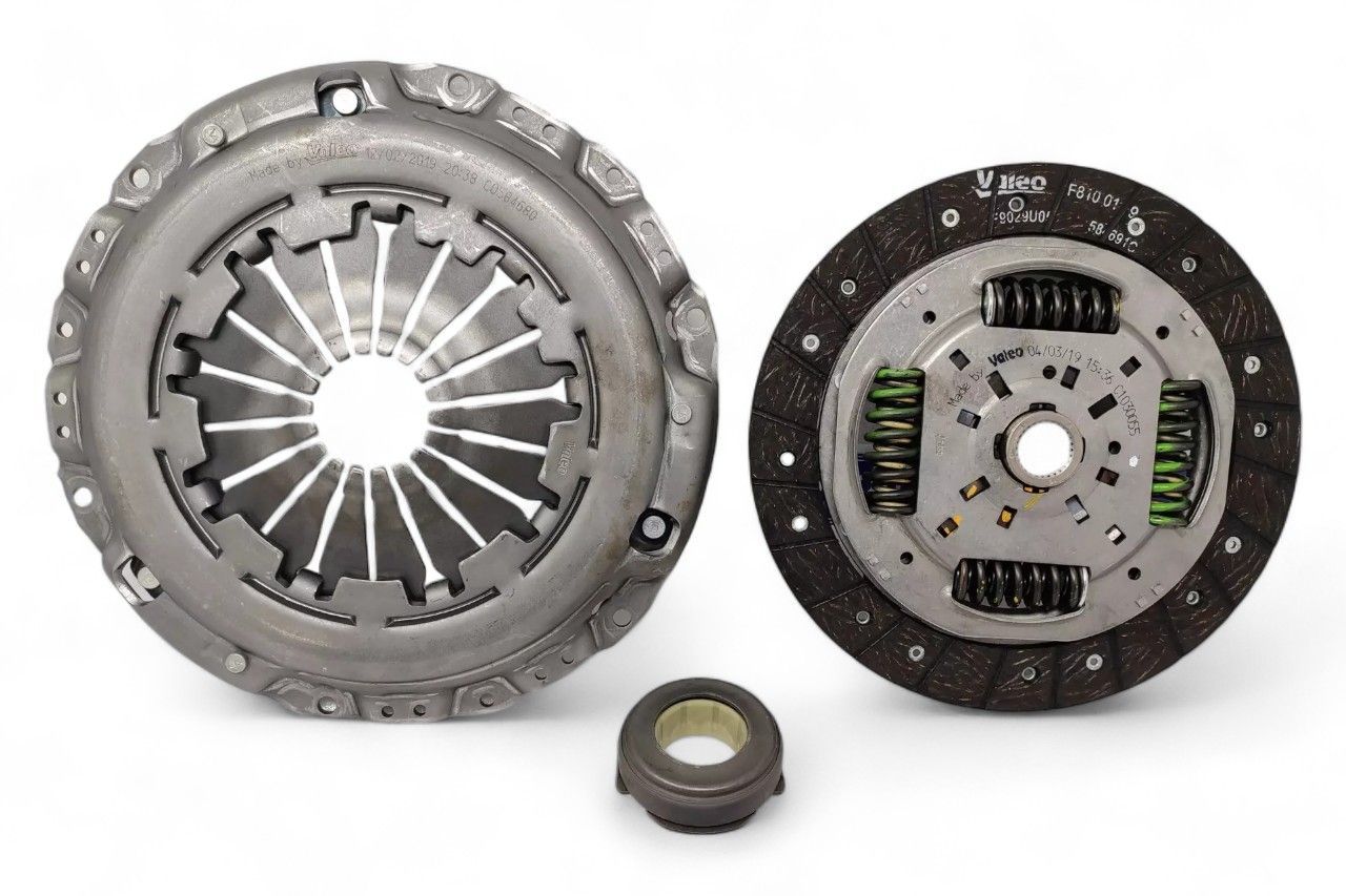 Valeo Clutch Kit (Disc+Pressure Plate+Bearing) AV491261